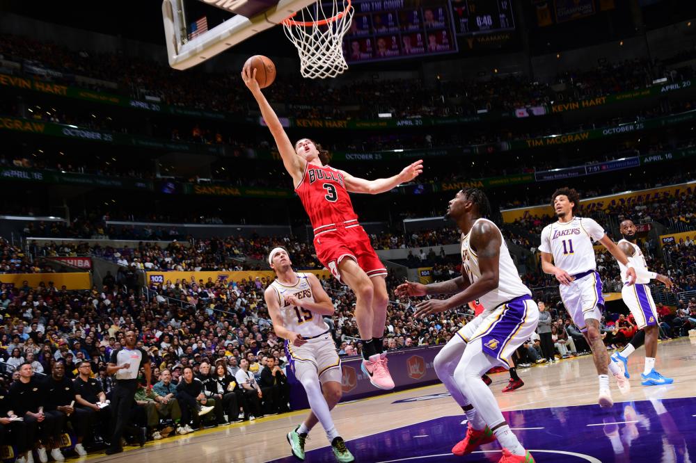 NBA：雄鹿客场大胜76人 字母哥30+12+10